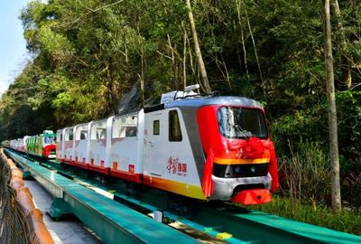 這家企業(yè),以前造高鐵,現(xiàn)在竟&ldquo;降維打擊&rdquo;玩轉(zhuǎn)景區(qū)&ldquo;小火車&rdquo;