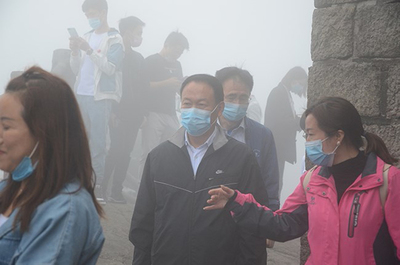 葉露中赴金寨縣檢查景區(qū)疫情防控及旅游安全工作時強調:常態(tài)化精準化做好疫情防控工作 積極穩(wěn)妥推進旅游市場復產(chǎn)復蘇